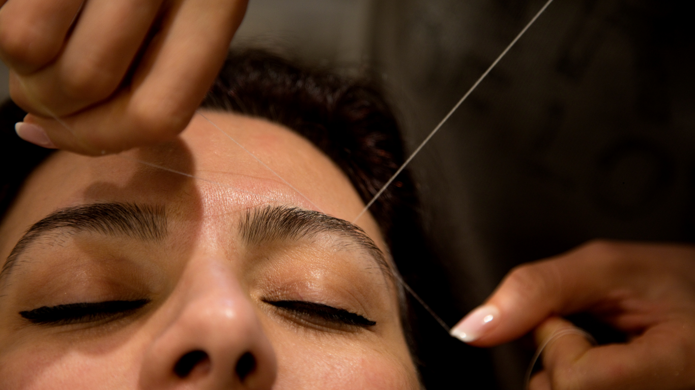Perfect brow shaping through threading